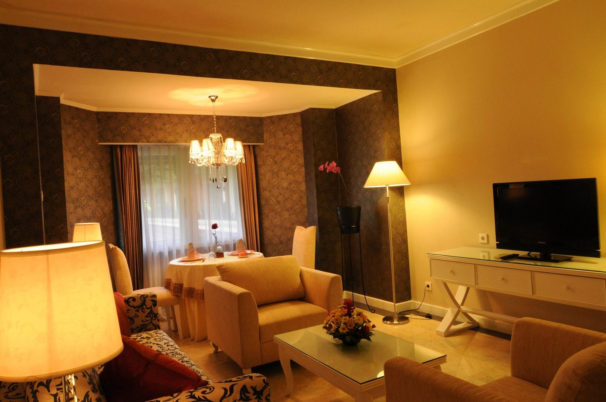 Grand Legi Hotel Mataram Luaran gambar