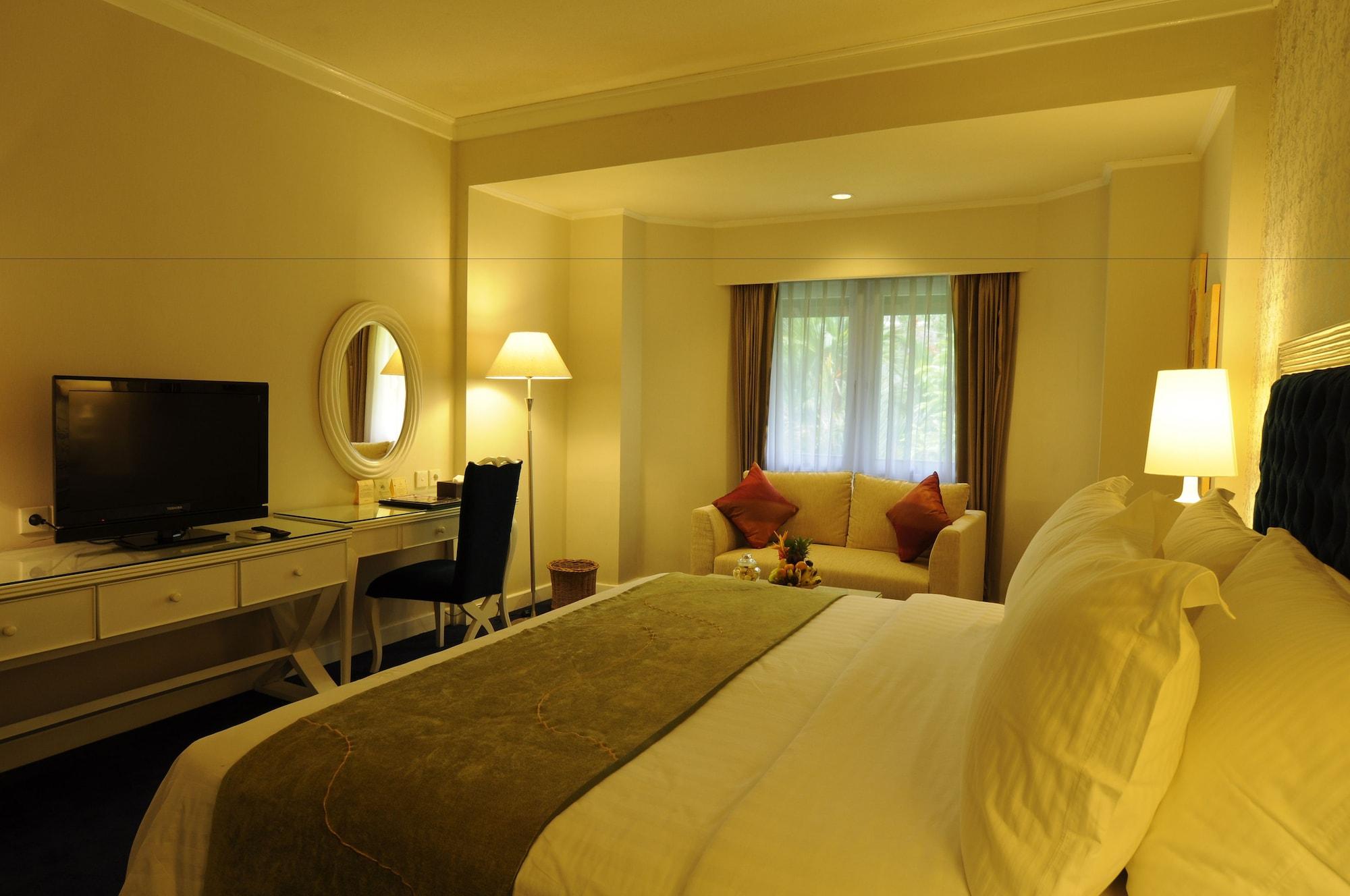 Grand Legi Hotel Mataram Luaran gambar