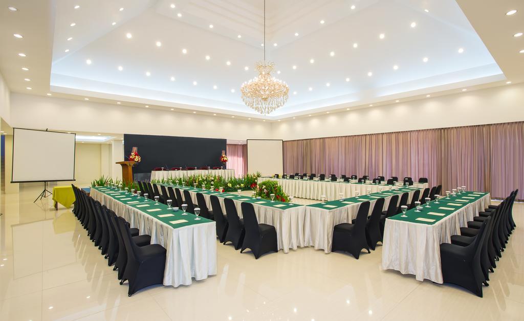 Grand Legi Hotel Mataram Luaran gambar