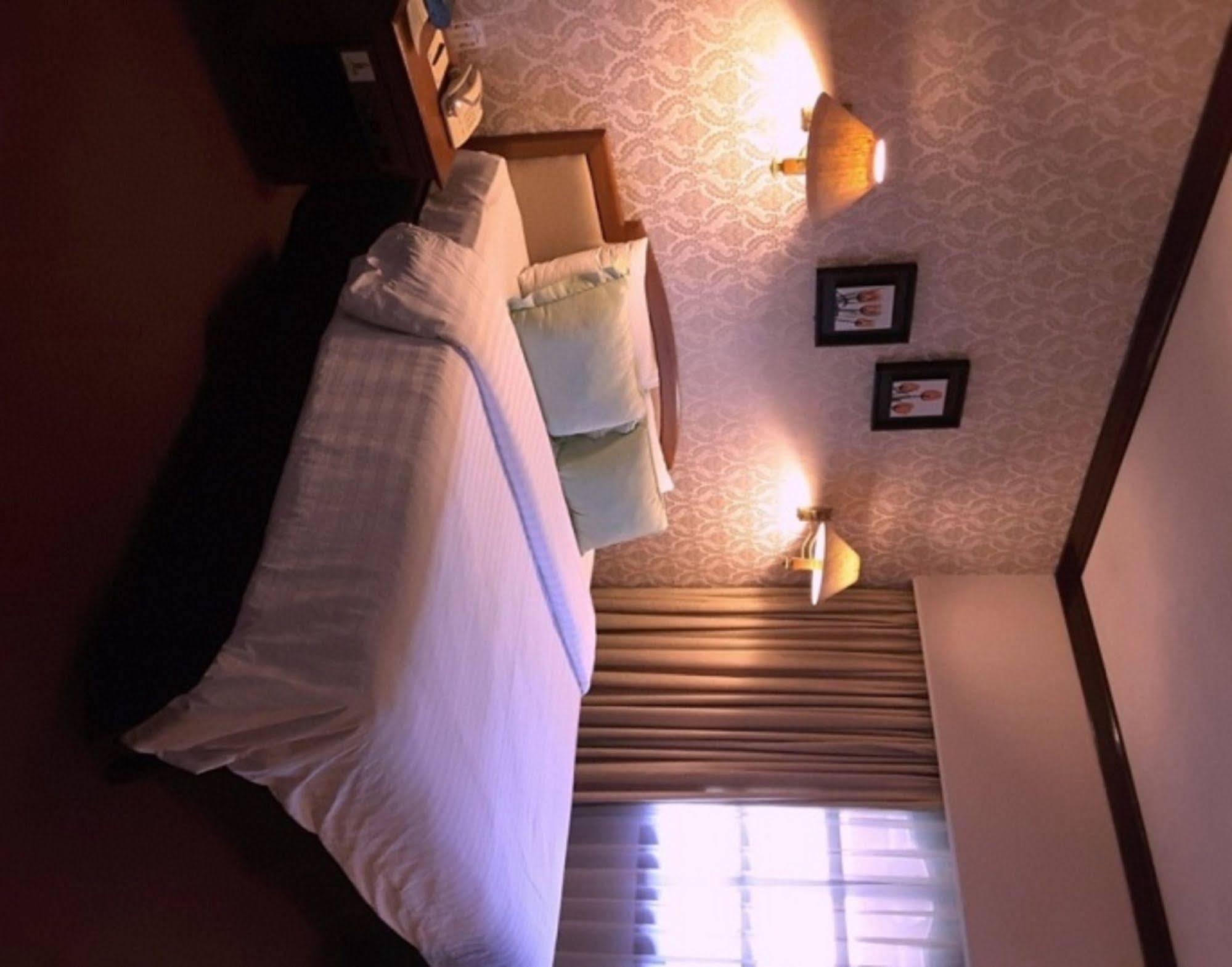 Grand Legi Hotel Mataram Luaran gambar