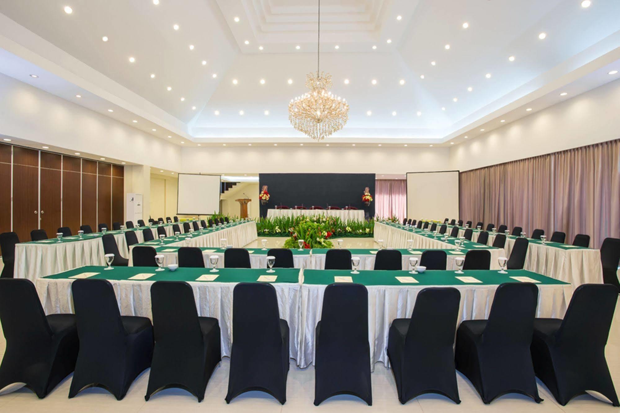 Grand Legi Hotel Mataram Luaran gambar