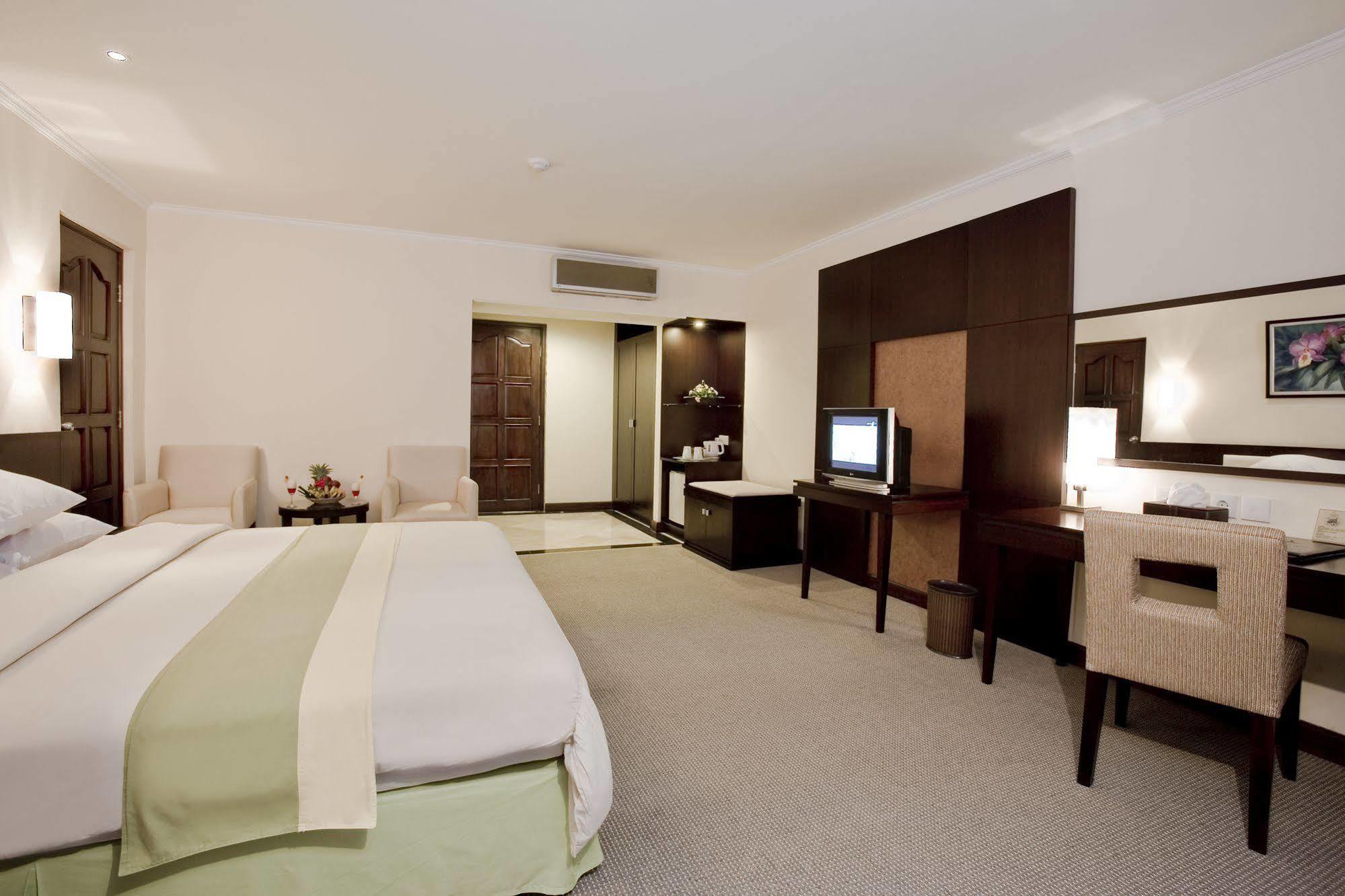 Grand Legi Hotel Mataram Luaran gambar