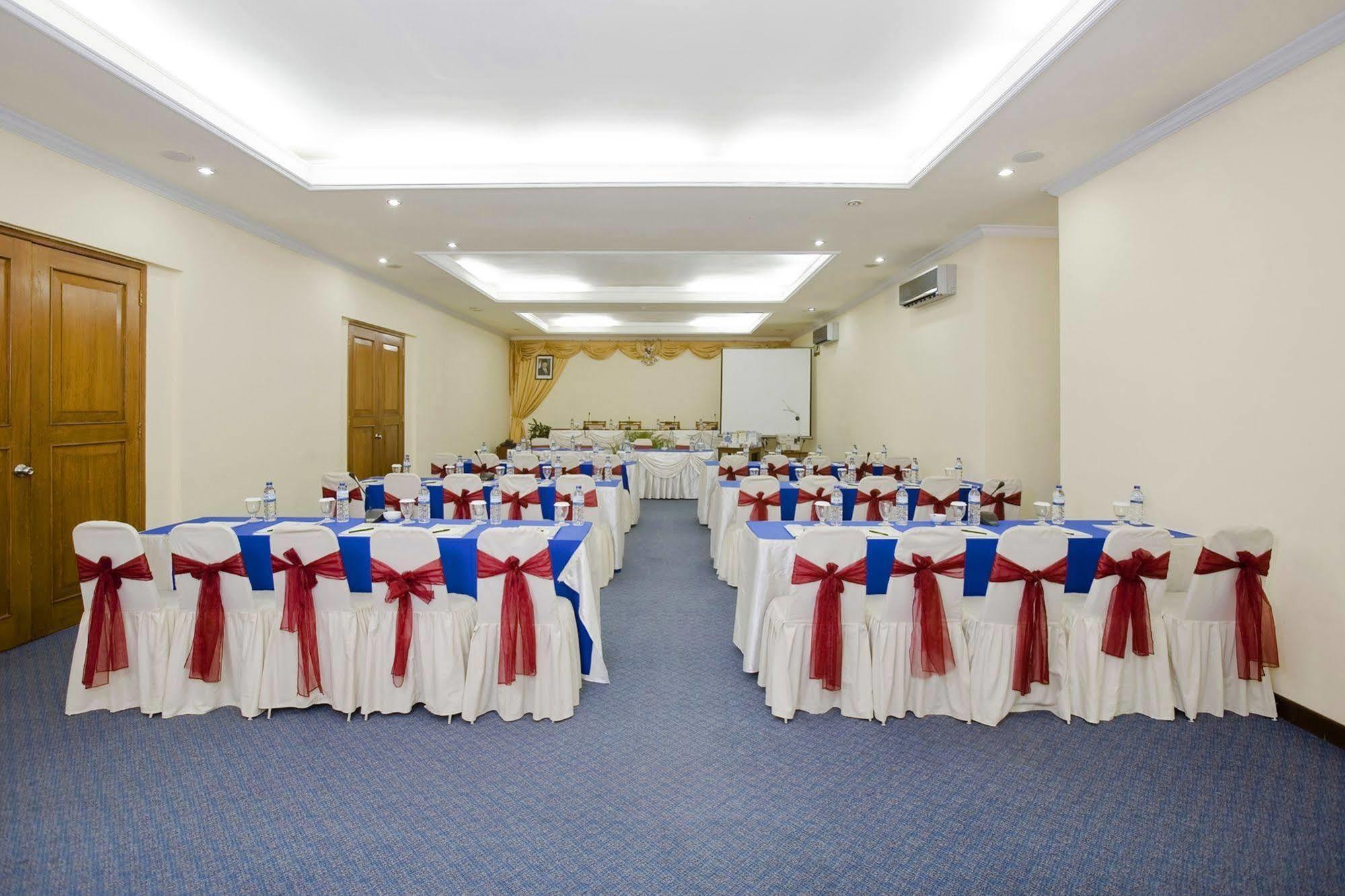 Grand Legi Hotel Mataram Luaran gambar
