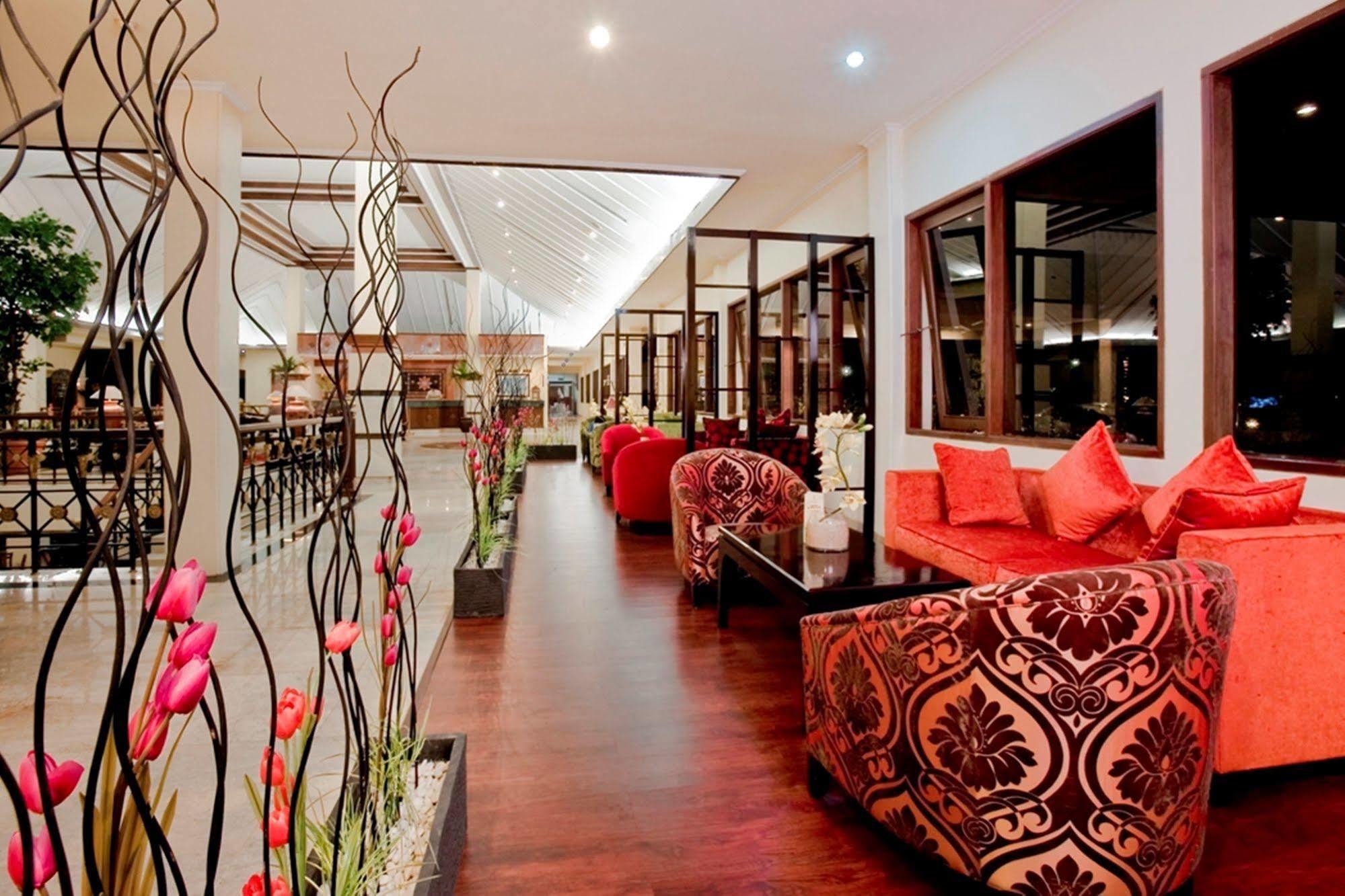 Grand Legi Hotel Mataram Luaran gambar