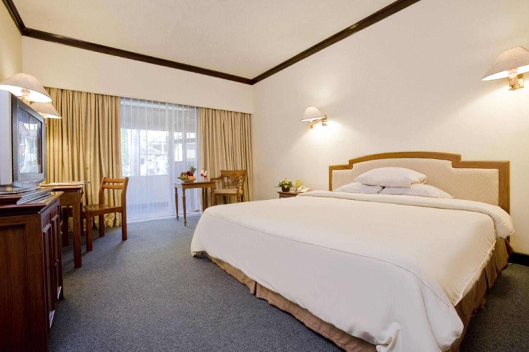 Grand Legi Hotel Mataram Luaran gambar